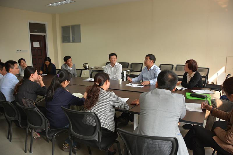 纪志成副校长参加光电系教工党支部专题组织生活会
