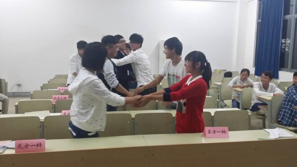 我院“绿意江南”辩论赛初赛成功举办